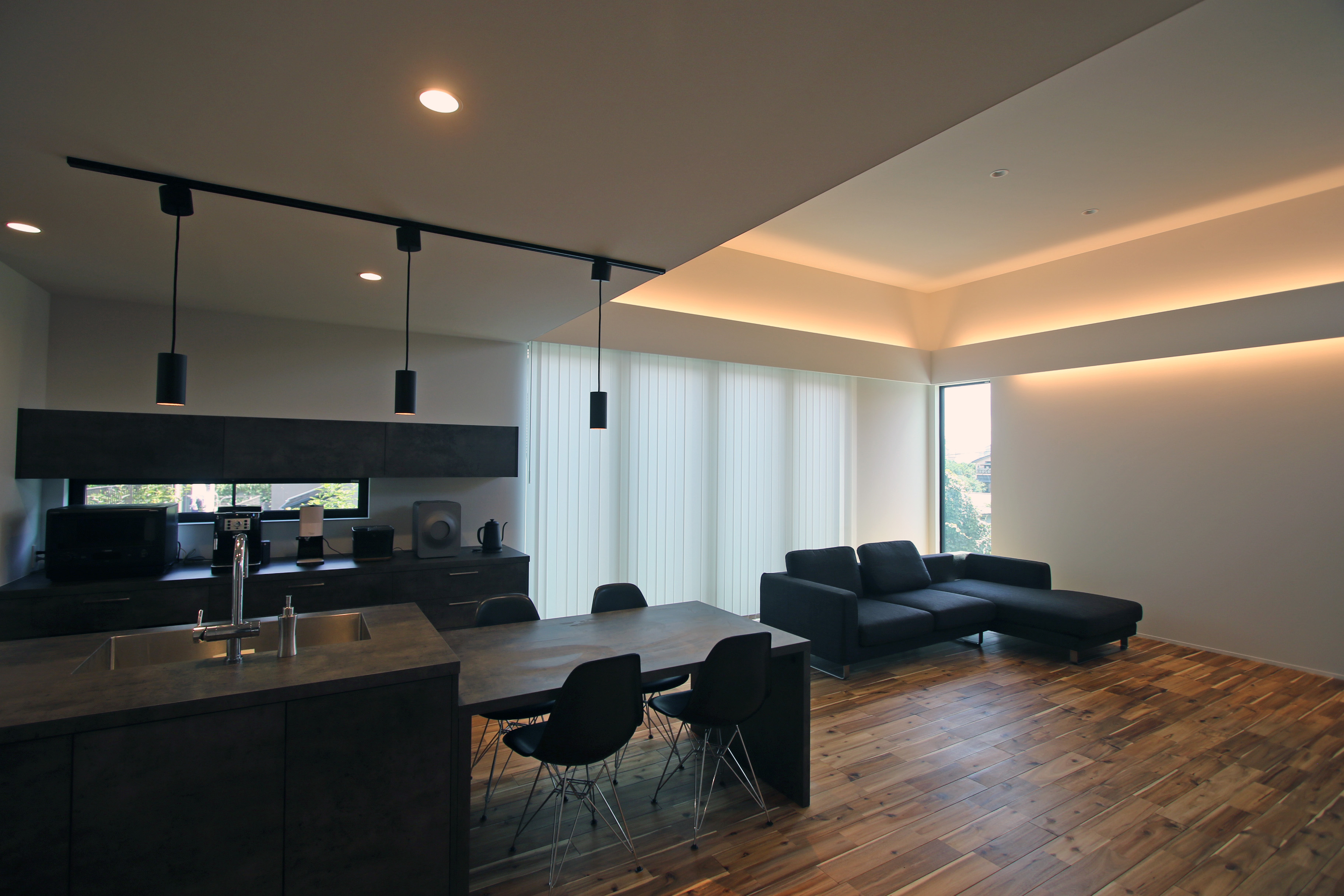 琵琶湖を望む高台の家